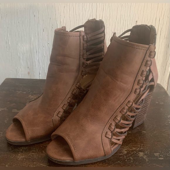 RAMPAGE- Brown Leather Peep Toe Heeled Booties-NWOT OR BOX - Picture 2 of 6